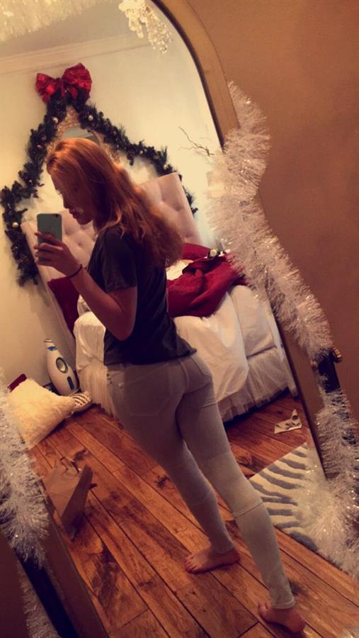 Bella Thorne taking a selfie and - ass