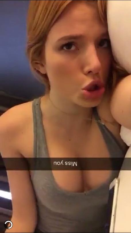 Bella Thorne taking a selfie