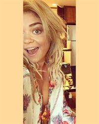 Sarah Hyland taking a selfie