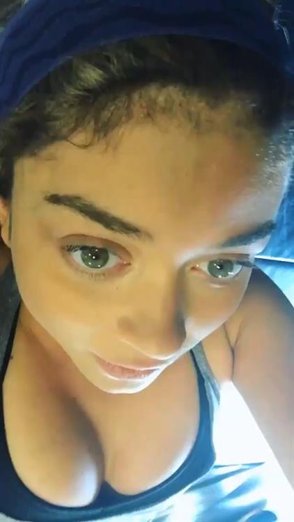 Sarah Hyland taking a selfie