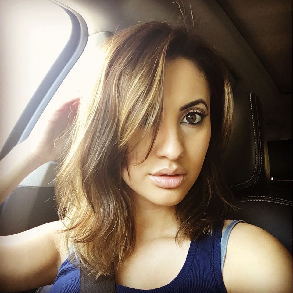 Francia Raisa taking a selfie
