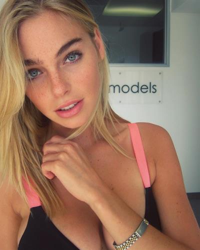 Elizabeth Turner taking a selfie