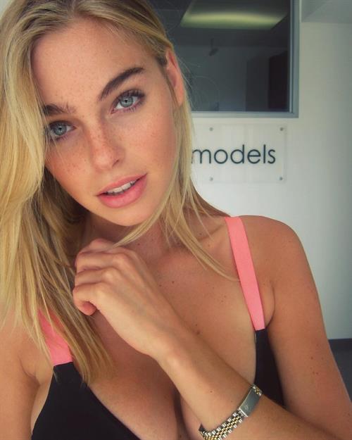 Elizabeth Turner taking a selfie