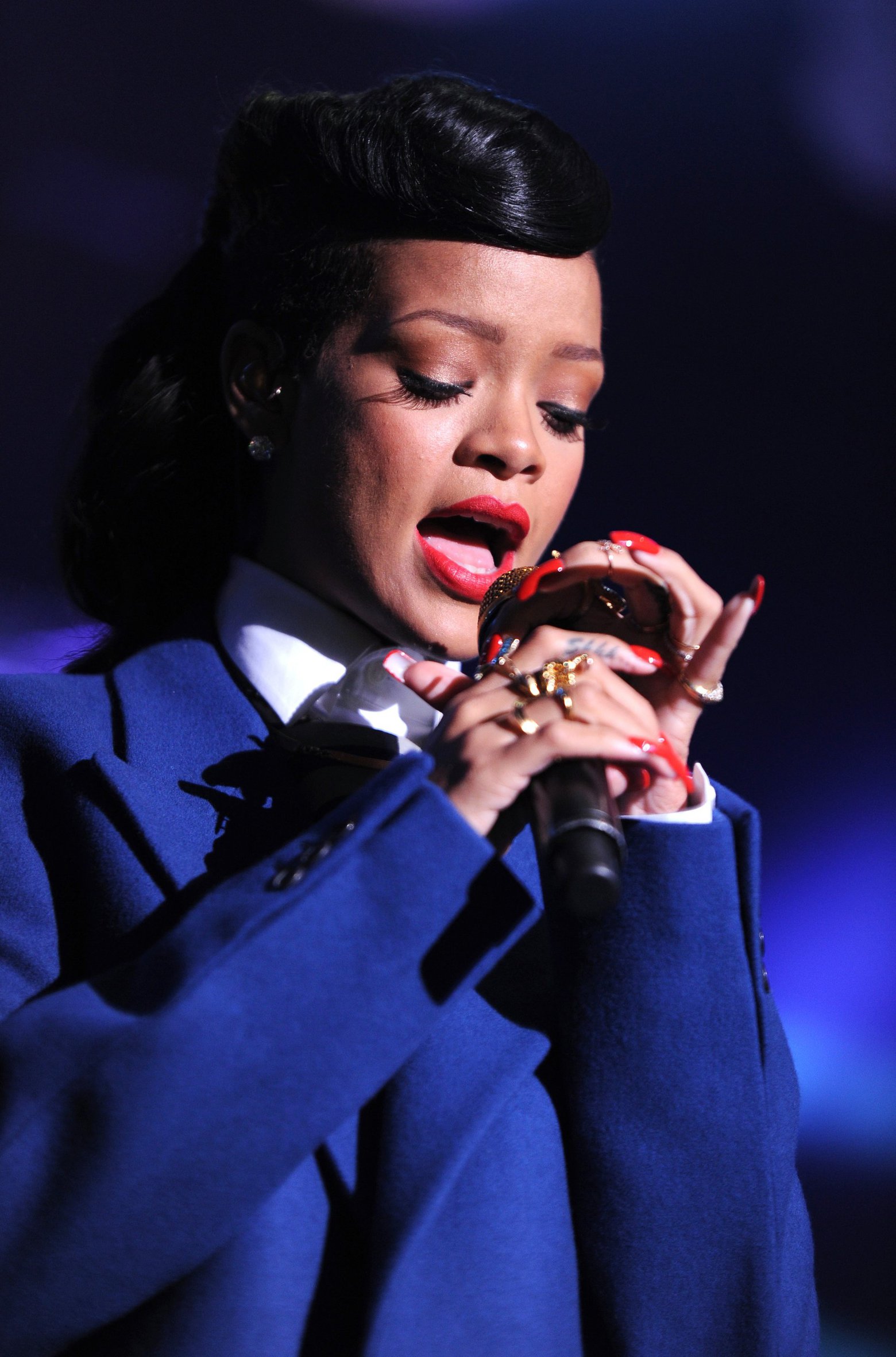 Rihanna Westfield Stratford Lights London Switch On - Performance (November 19, 2012) 