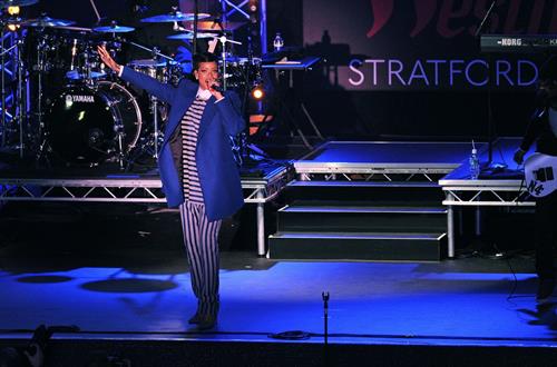 Rihanna Westfield Stratford Lights London Switch On - Performance (November 19, 2012) 