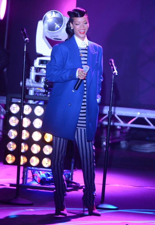 Rihanna Westfield Stratford Lights London Switch On - Performance (November 19, 2012) 