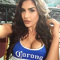 Nikki Howard taking a selfie