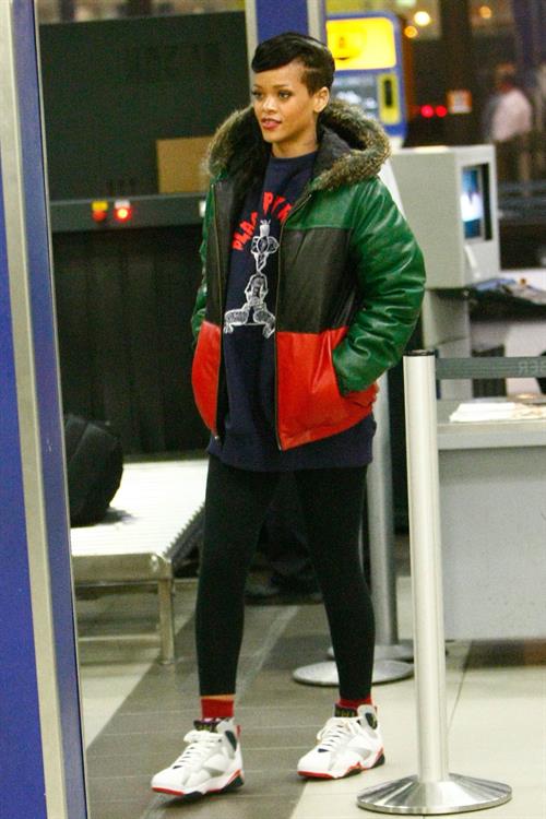 Rihanna Makes her way through Berlin Schonefeld Airport, Germany (November 19, 2012) 