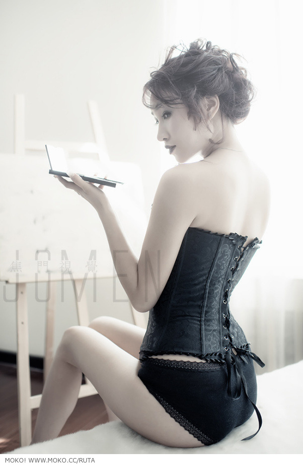 An Rui Tian in lingerie