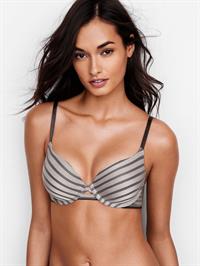 Gizele Oliveira in lingerie