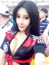 Fan Ling taking a selfie