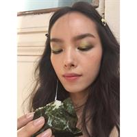 Fei Fei Sun taking a selfie