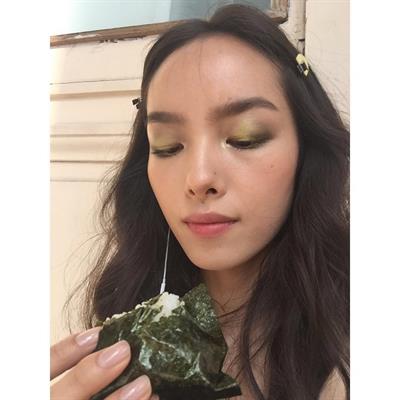 Fei Fei Sun taking a selfie