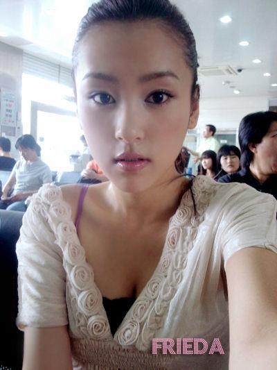 Hu Meng Yuan taking a selfie