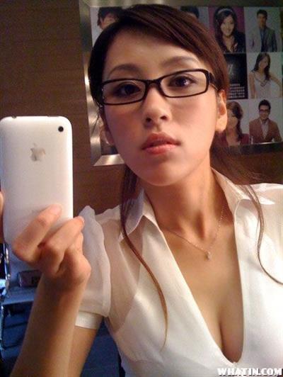 Hu Meng Yuan taking a selfie