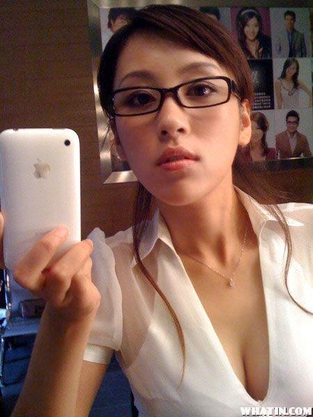 Hu Meng Yuan taking a selfie