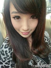 Hua Yi Mo taking a selfie