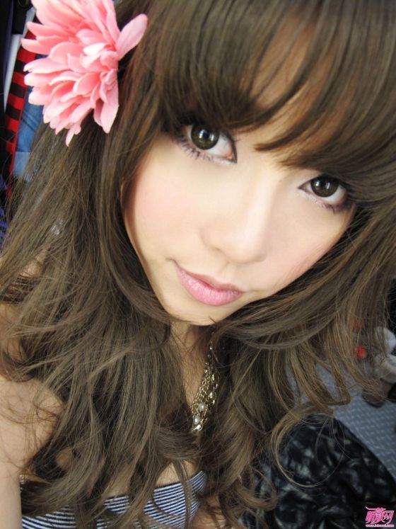 Huang Yi Lin taking a selfie