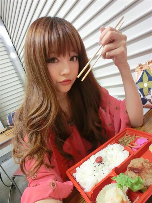 Kingboo taking a selfie