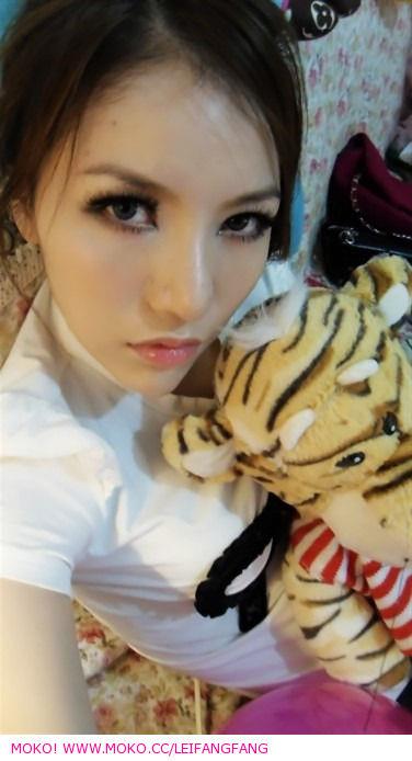 Lei Ke Er taking a selfie