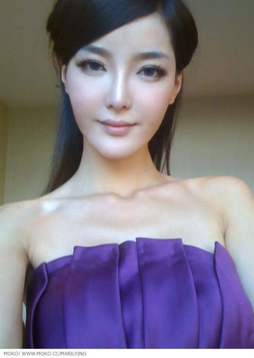 Li Ying Zhi taking a selfie