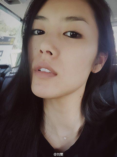 Liu Wen taking a selfie