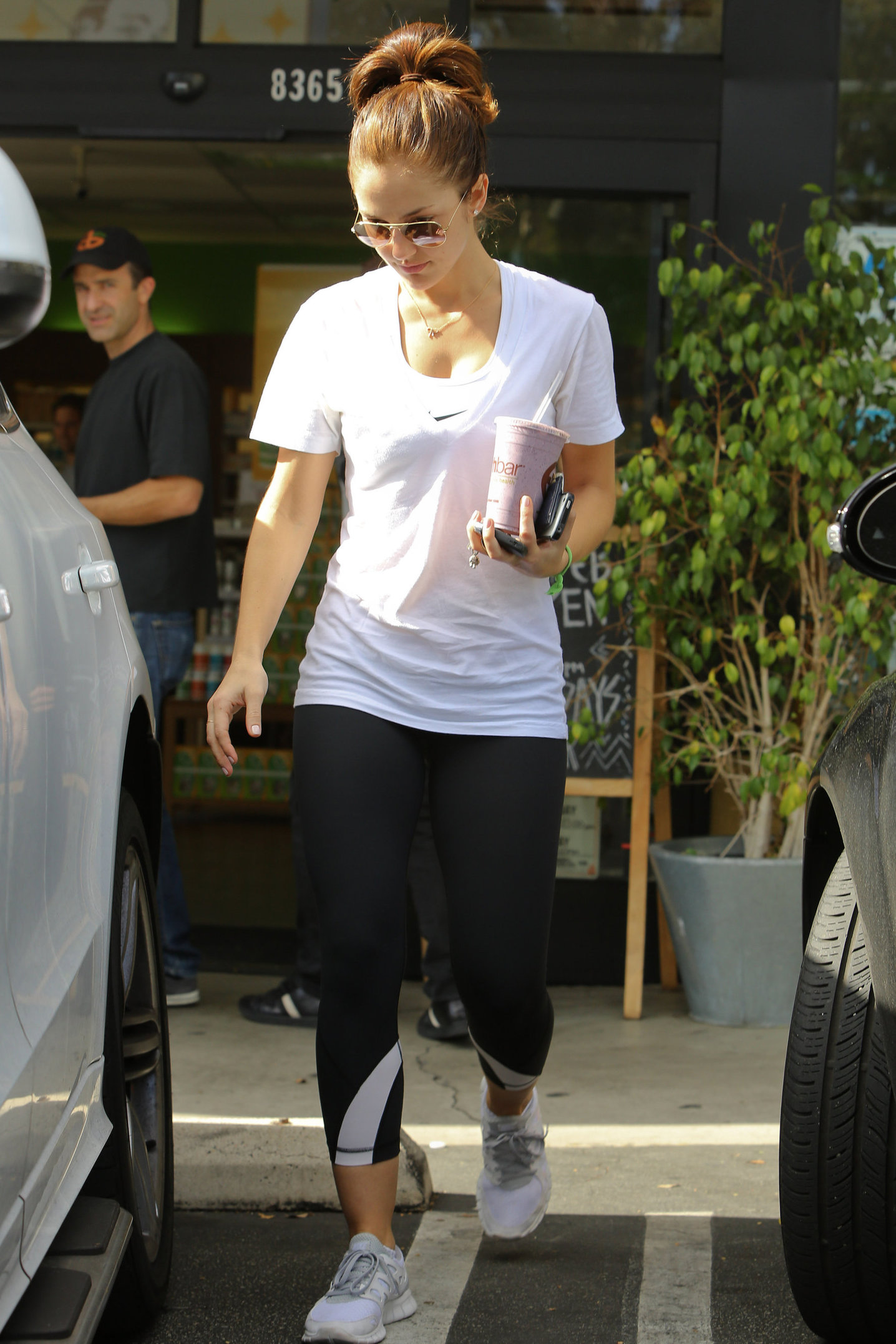 Minka Kelly at Earthbar in West Hollywood 11/9/12