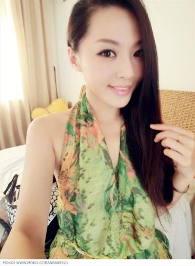 Sheng Xin Ran taking a selfie