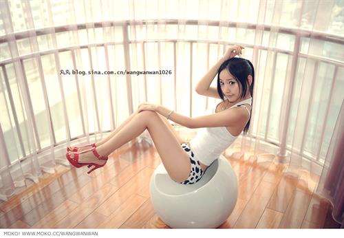 Wang Wan Wan in lingerie