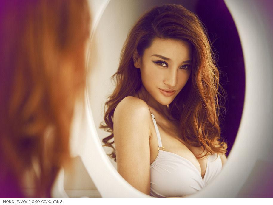 Xu Qian Er in a bikini