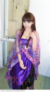 Zhang Wanyou taking a selfie