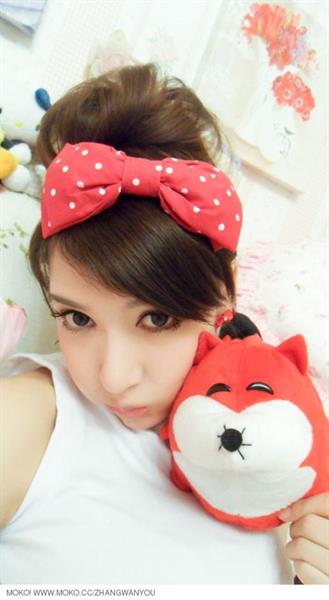 Zhang Wanyou taking a selfie