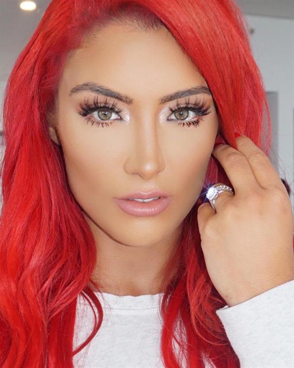 Natalie Eva Marie taking a selfie