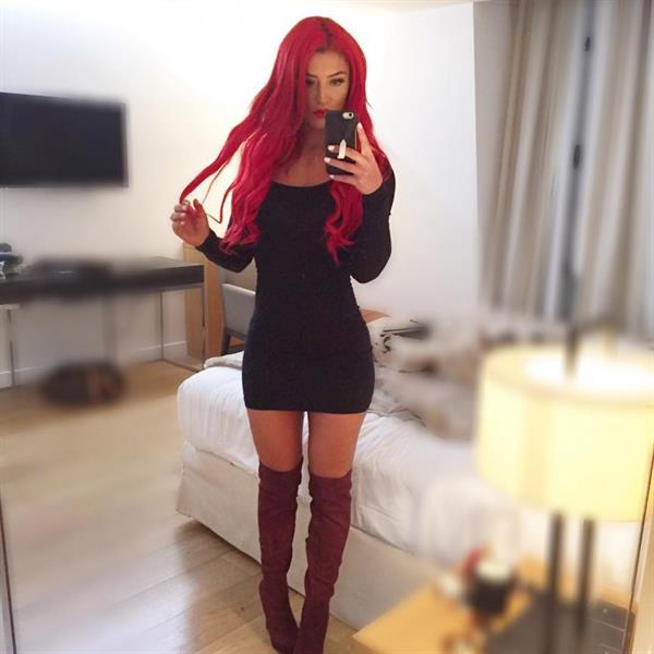 Natalie Eva Marie taking a selfie