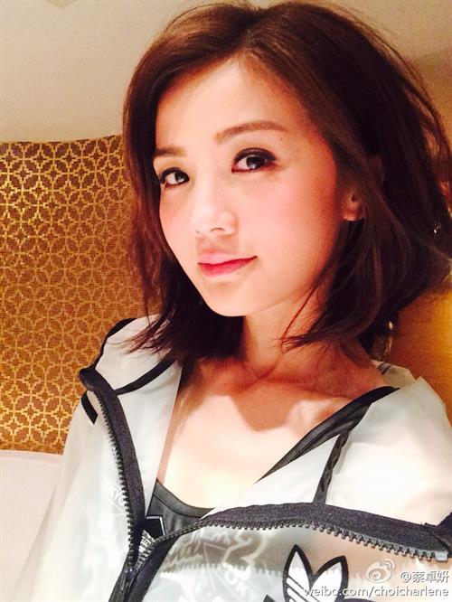 Charlene Choi taking a selfie