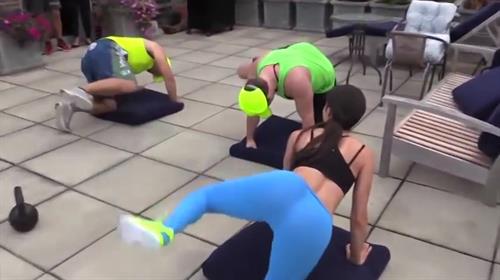 Jen Selter leads a workout