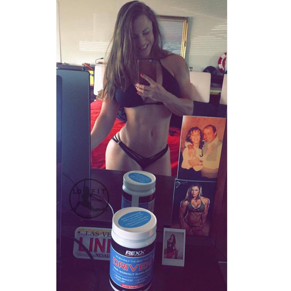 Linda Durbesson in a bikini taking a selfie