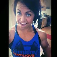 Lauren Hanford taking a selfie