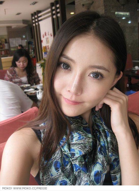 Miranda Zhao Yu Fei taking a selfie