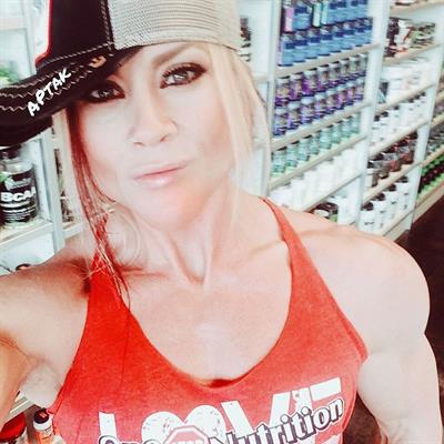 Amanda Michelle Folstad Ptak taking a selfie