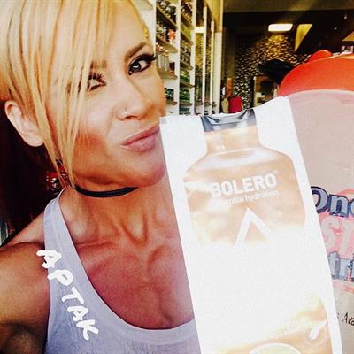 Amanda Michelle Folstad Ptak taking a selfie