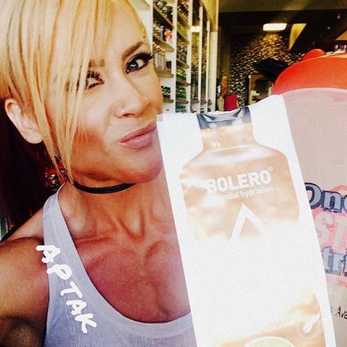 Amanda Michelle Folstad Ptak taking a selfie