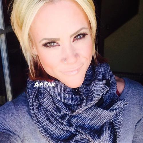 Amanda Michelle Folstad Ptak taking a selfie