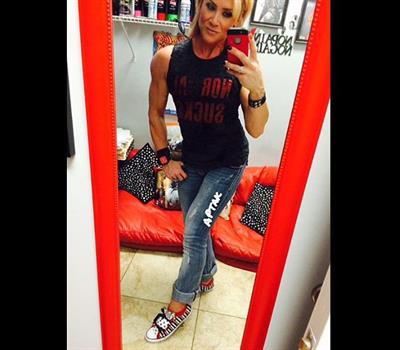 Amanda Michelle Folstad Ptak taking a selfie