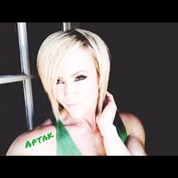 Amanda Michelle Folstad Ptak taking a selfie