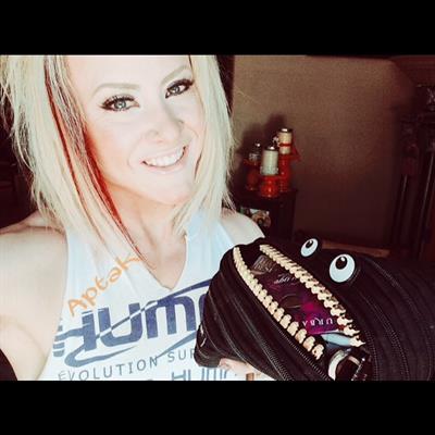 Amanda Michelle Folstad Ptak taking a selfie