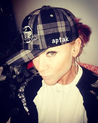 Amanda Michelle Folstad Ptak taking a selfie