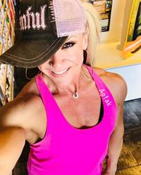 Amanda Michelle Folstad Ptak taking a selfie