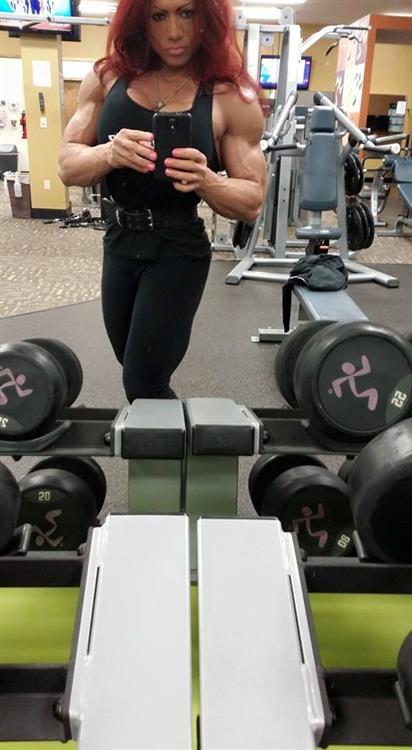 Isabelle Turell taking a selfie