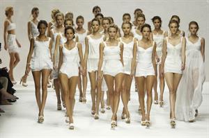 Alessandra Ambrosio Dolce Gabbana 